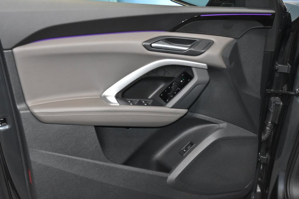 Certified 2025 Audi Q5 Premium w/ Convenience Package image 4