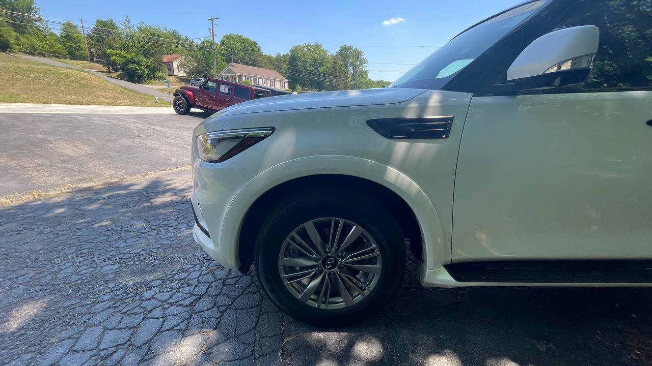 Used 2021 INFINITI QX80 Luxe AWD/4WD image 2