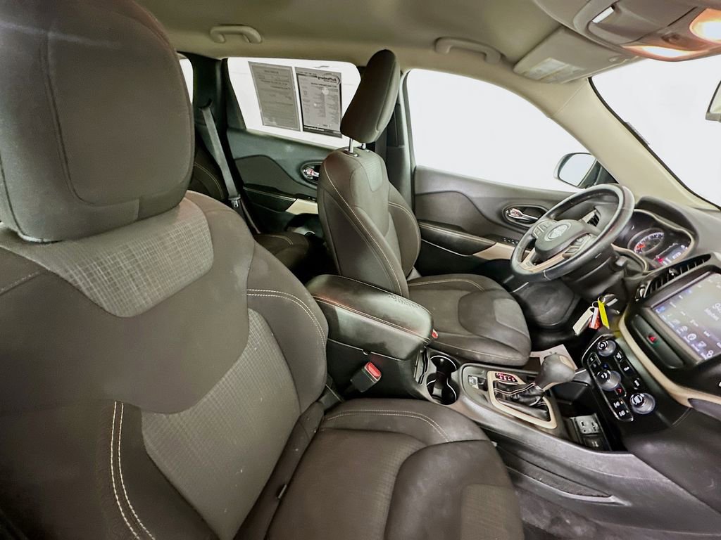 Used 2017 Jeep Cherokee Latitude w/ Cold Weather Group image 25