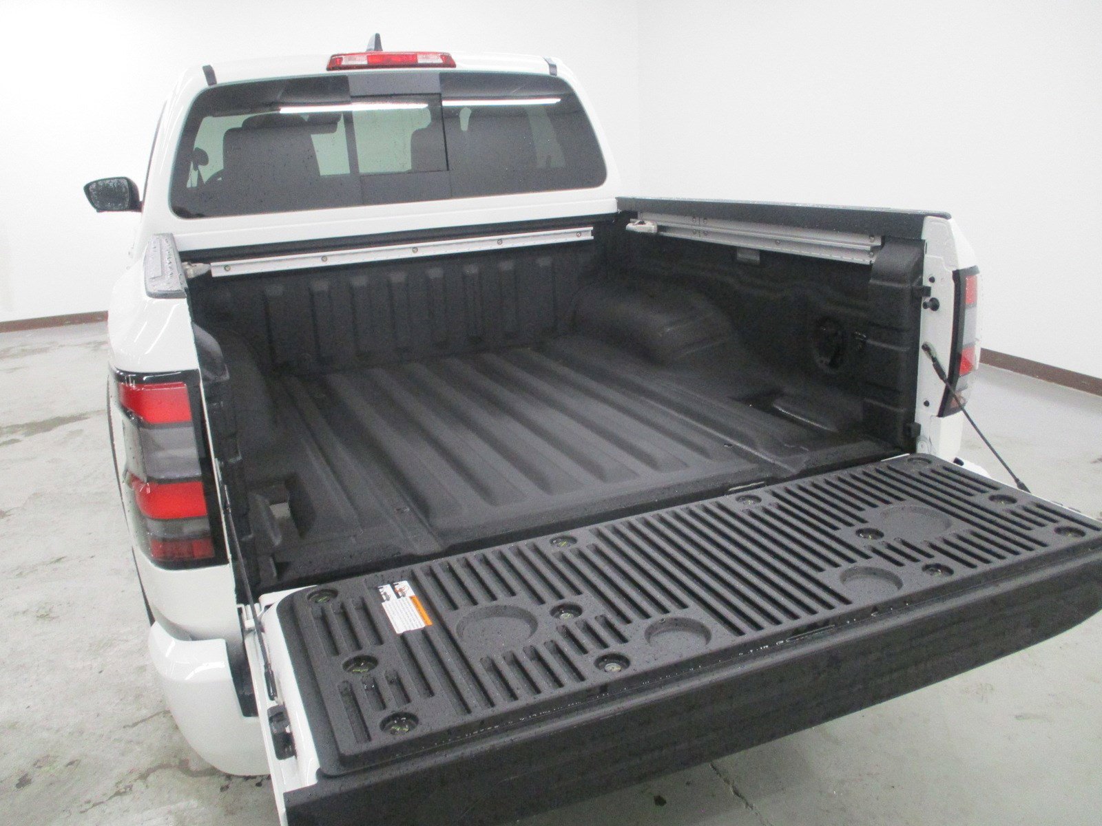 New 2025 Nissan Frontier PRO-4X w/ Pro Premium Package image 14