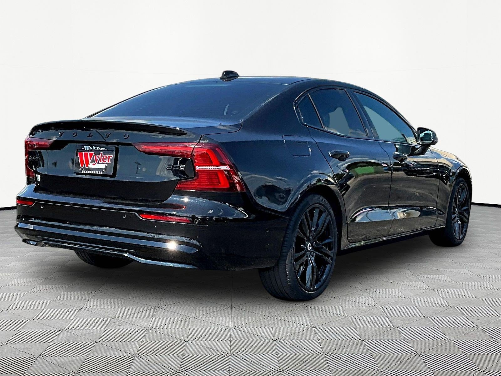 Used 2023 Volvo S60 B5 Plus AWD/4WD image 6