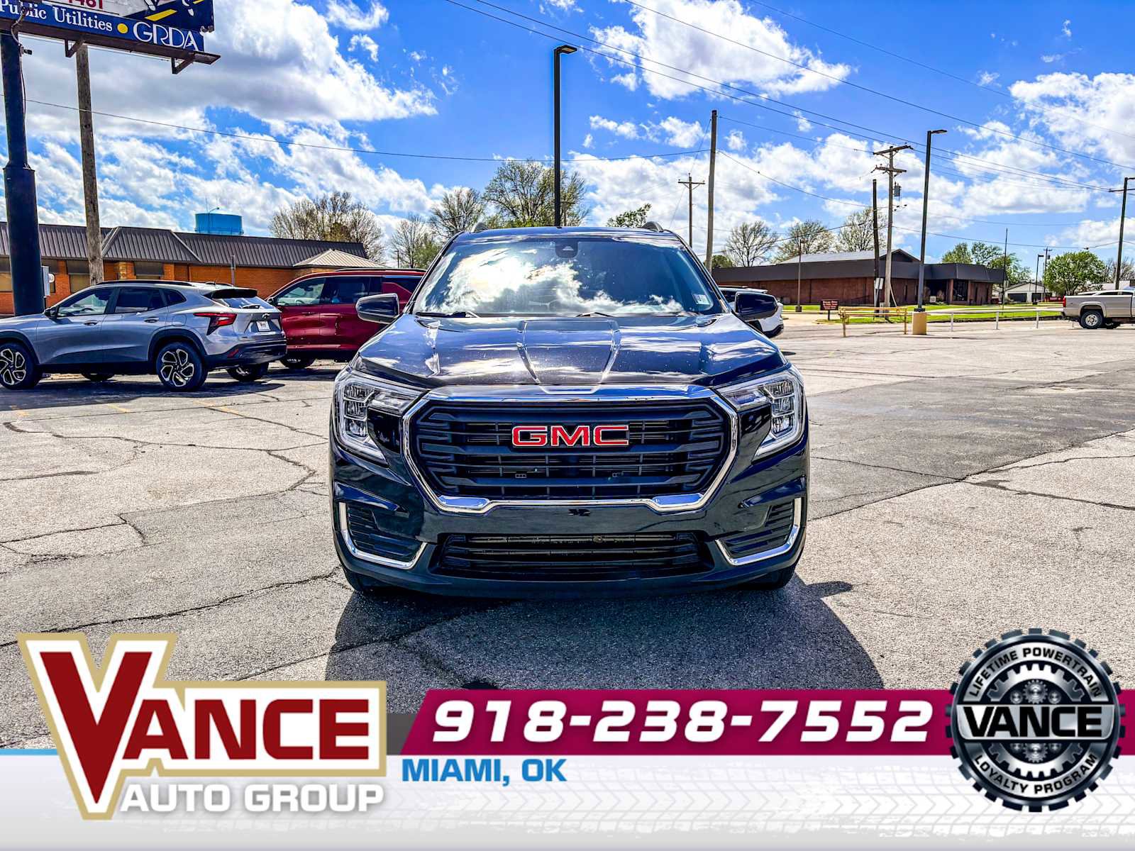 Used 2022 GMC Terrain SLE w/ Driver Convenience Package image 2