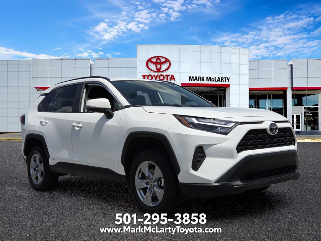 Used 2025 Toyota RAV4 XLE AWD/4WD image 7
