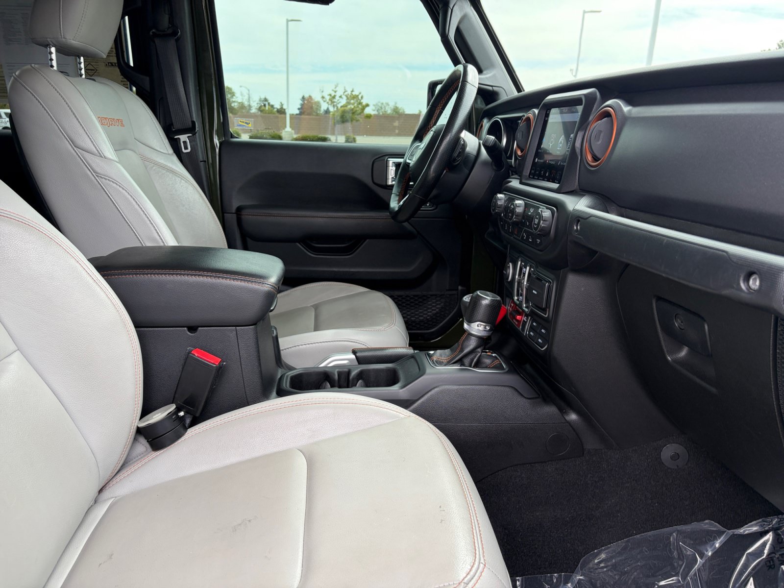 Used 2021 Jeep Gladiator Mojave AWD/4WD image 32