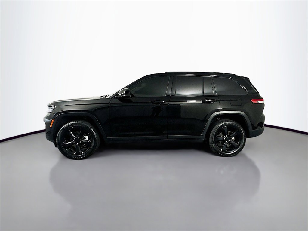 Used 2024 Jeep Grand Cherokee Limited w/ Black Appearance Package image 8
