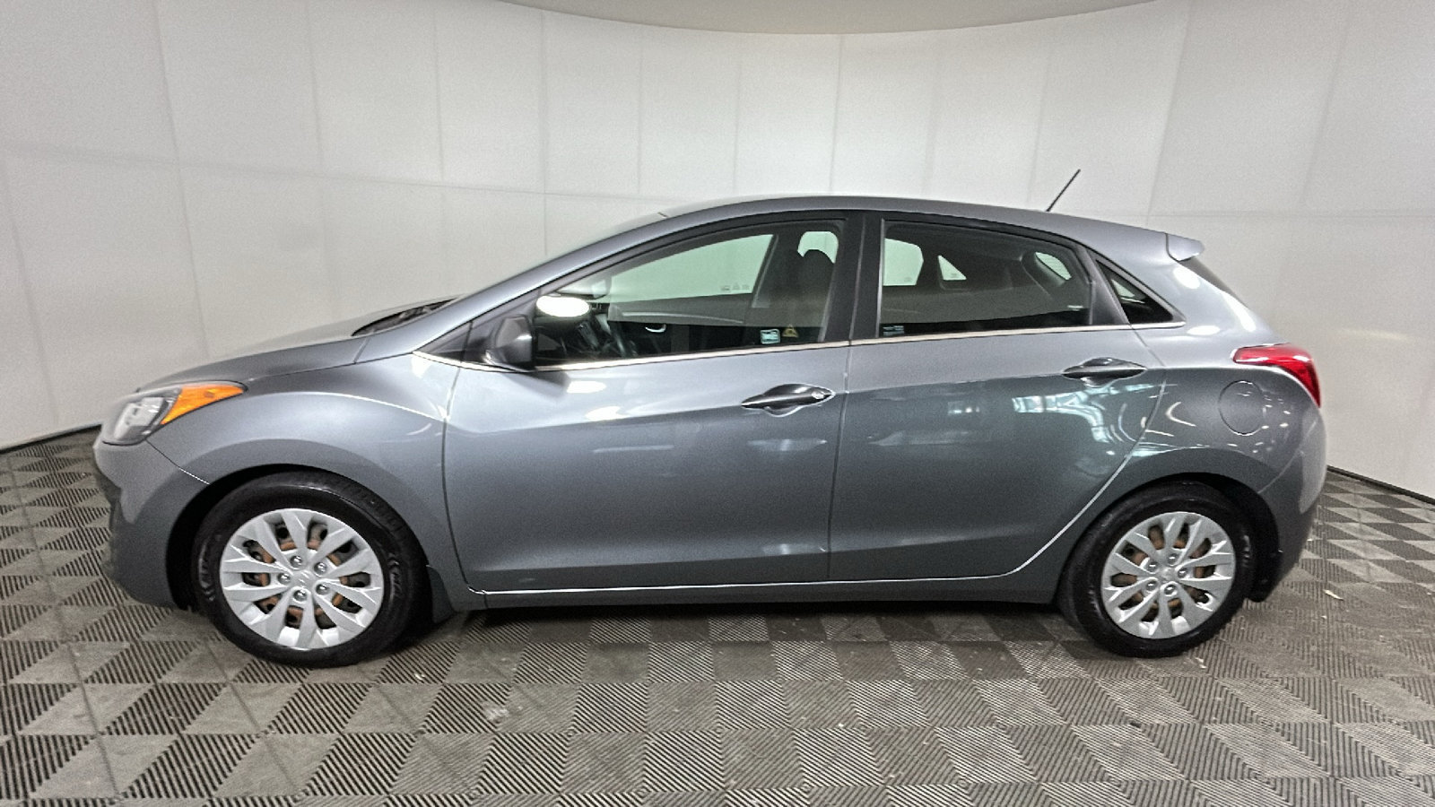 Used 2016 Hyundai Elantra GT FWD image 7
