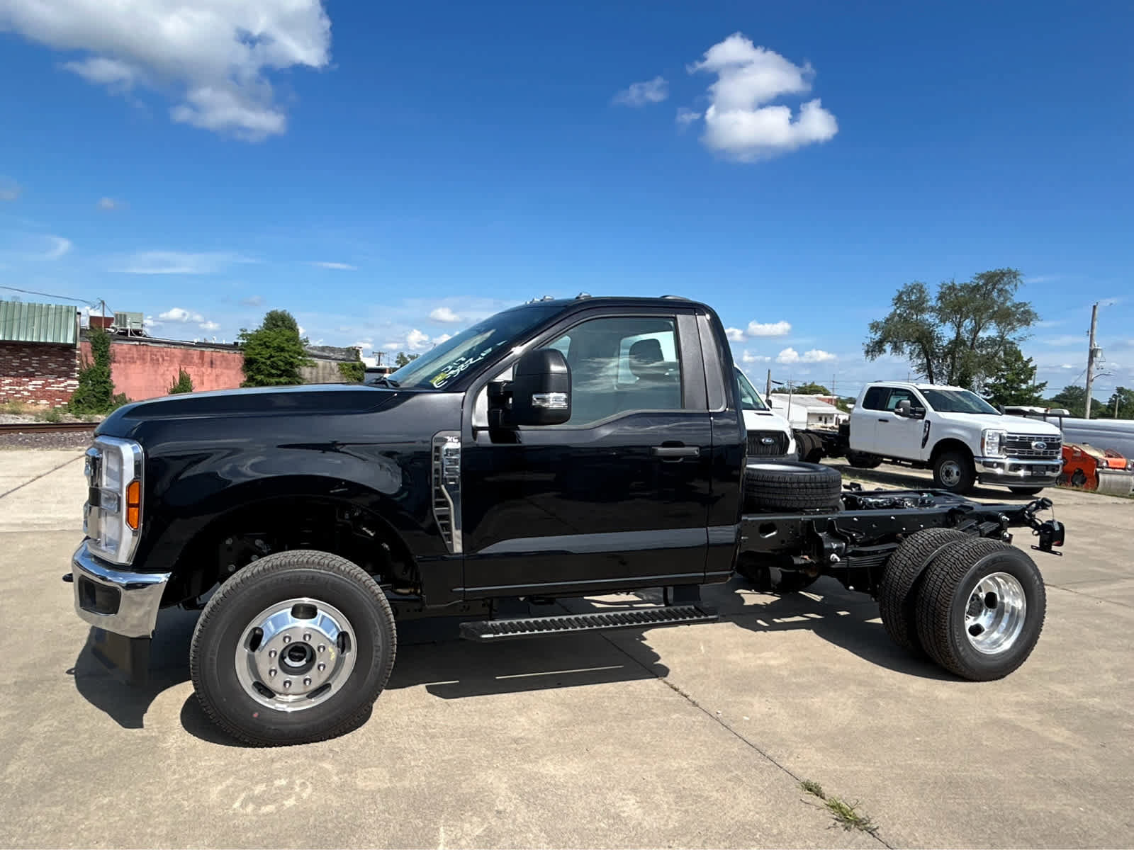 New 2025 Ford F350 XL w/ XL Chrome Package
