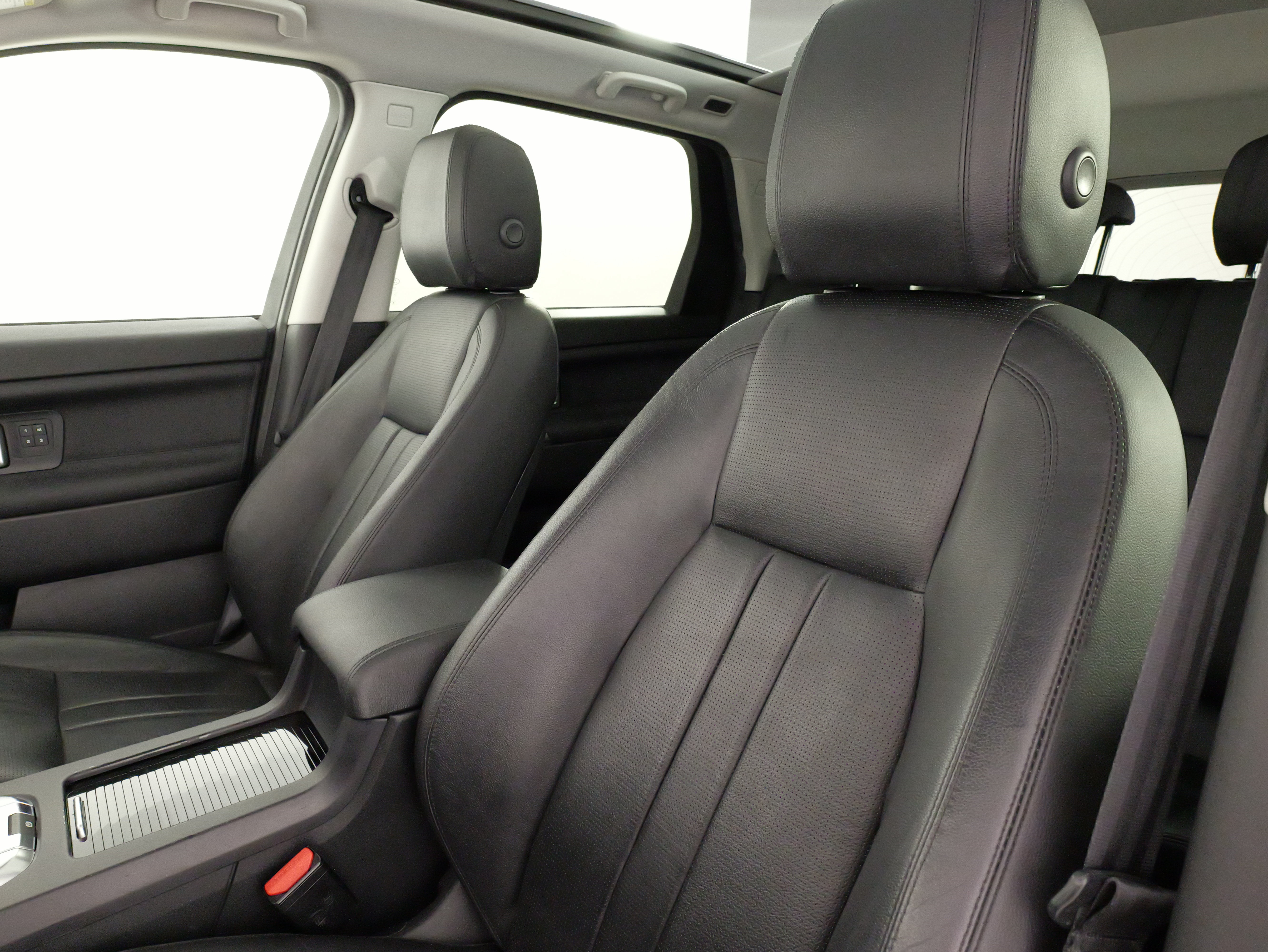 Used 2018 Land Rover Discovery Sport HSE AWD/4WD image 30