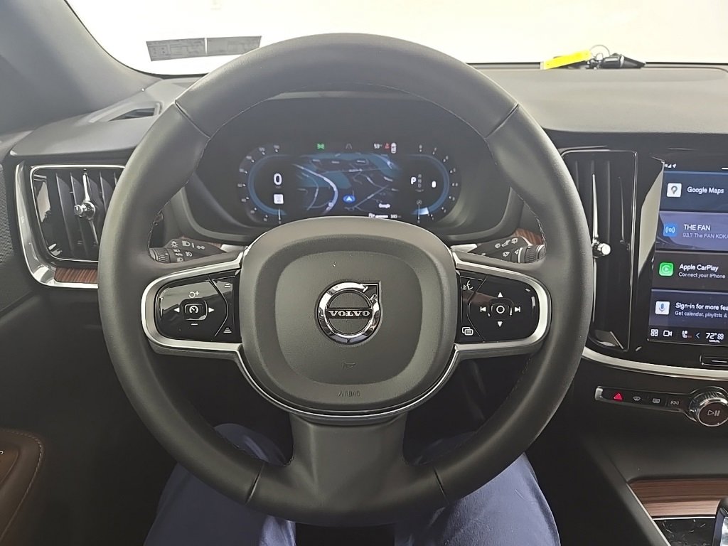 Used 2025 Volvo V60 B5 Cross Country Plus image 9