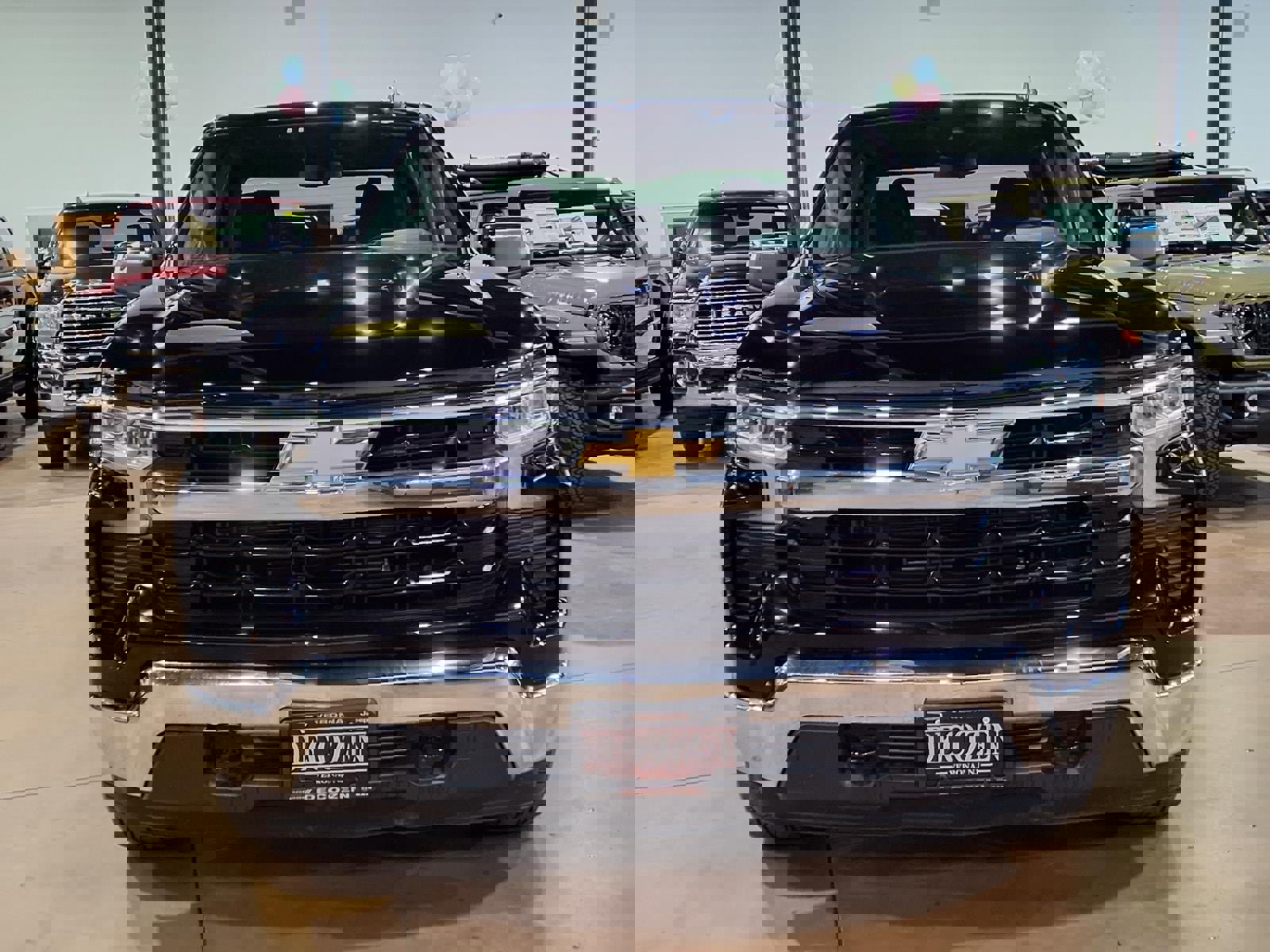 Used 2022 Chevrolet Silverado 1500 LT AWD/4WD image 2