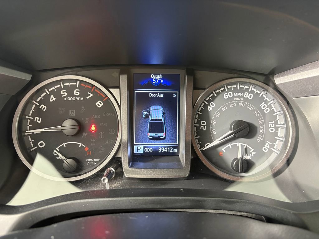 Used 2023 Toyota Tacoma TRD Off-Road w/ Technology Package AWD/4WD image 17