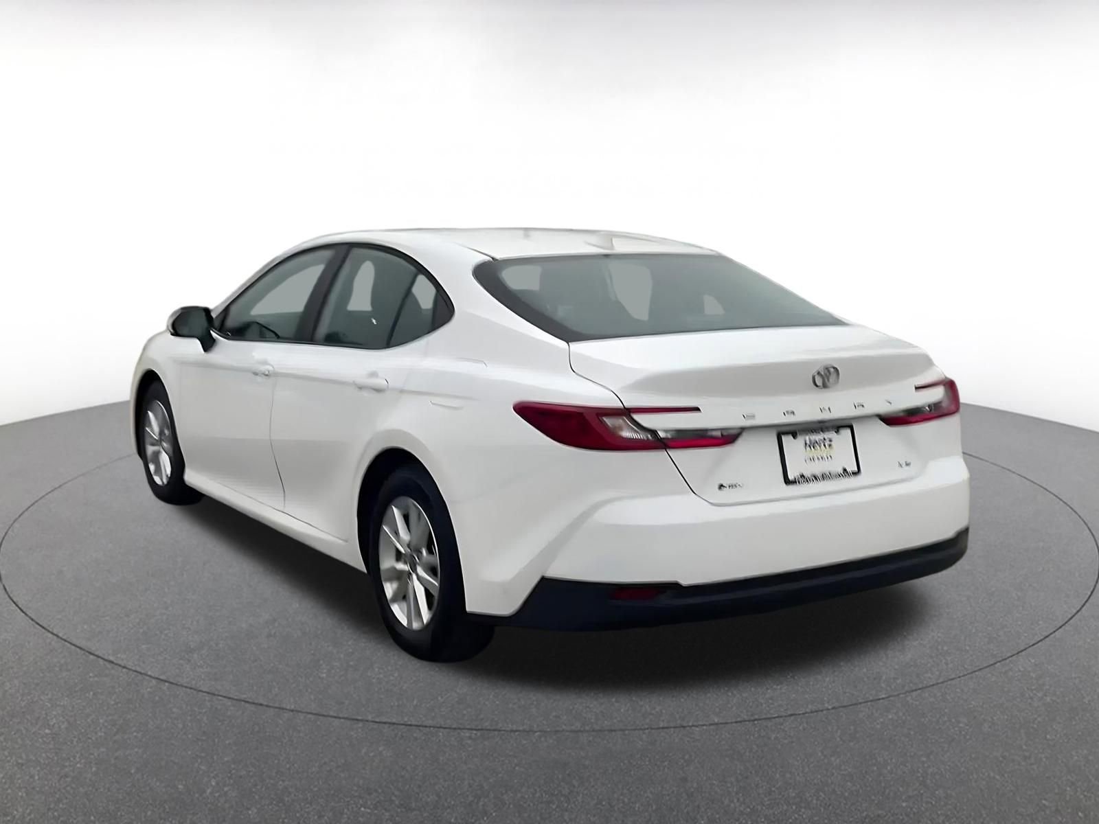 Used 2025 Toyota Camry LE image 11