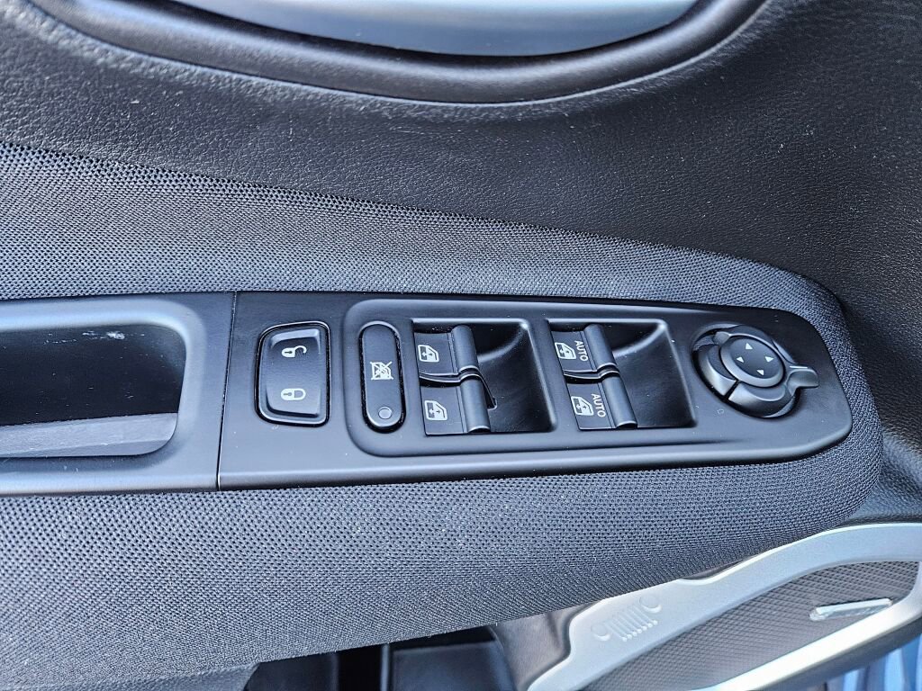 Used 2021 Jeep Renegade Latitude w/ Sun & Sound Group image 19