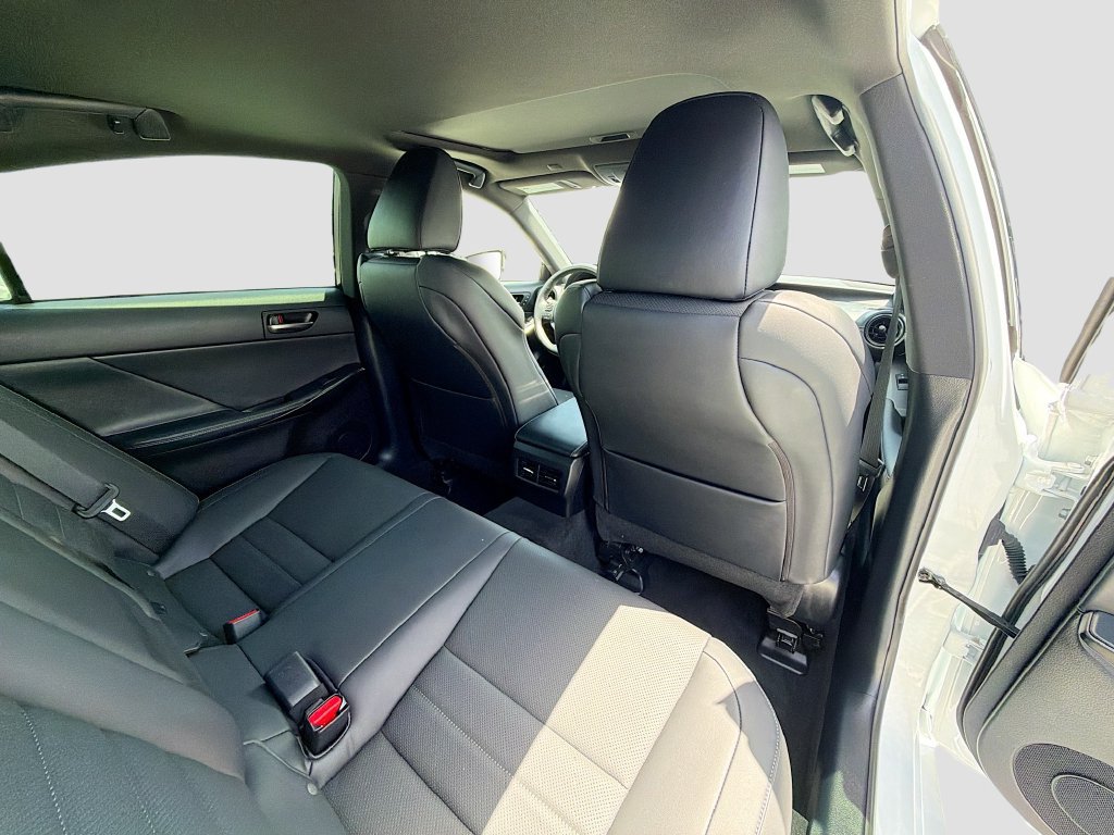 Used 2025 Lexus IS 350 F Sport RWD image 29