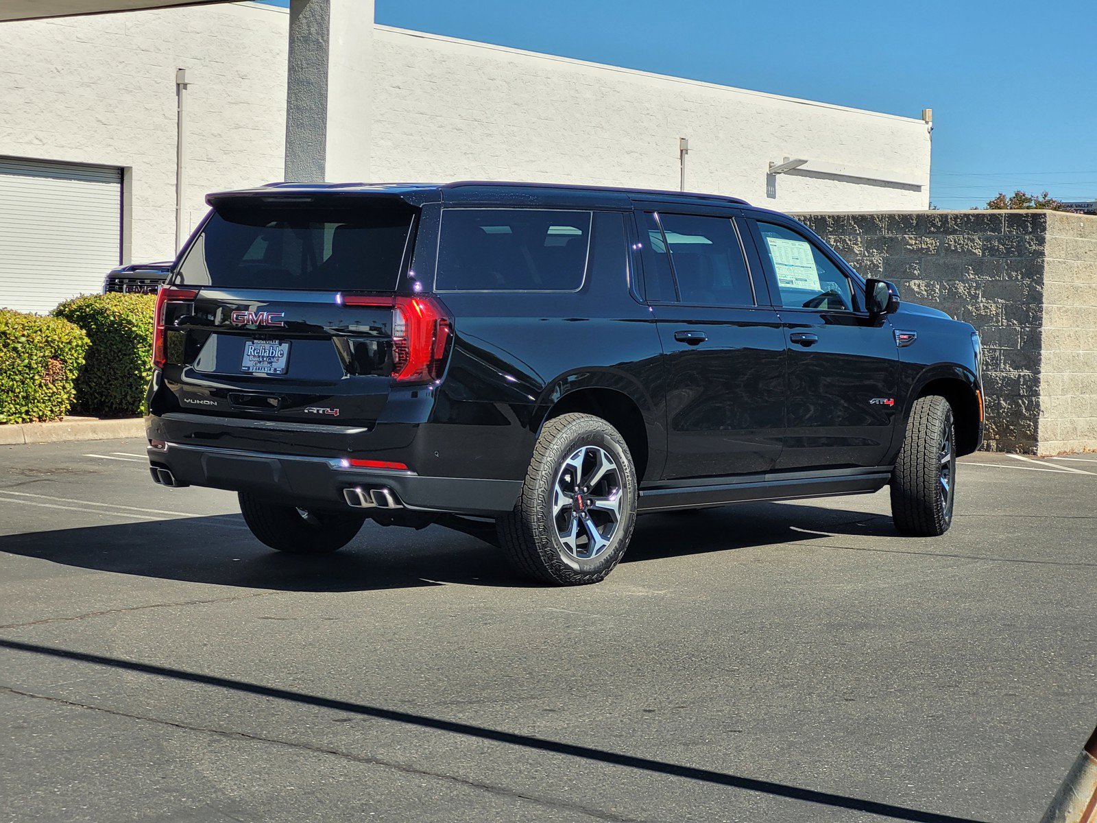 New 2026 GMC Yukon XL AT4 w/ AT4 Premium Plus Package AWD/4WD image 4
