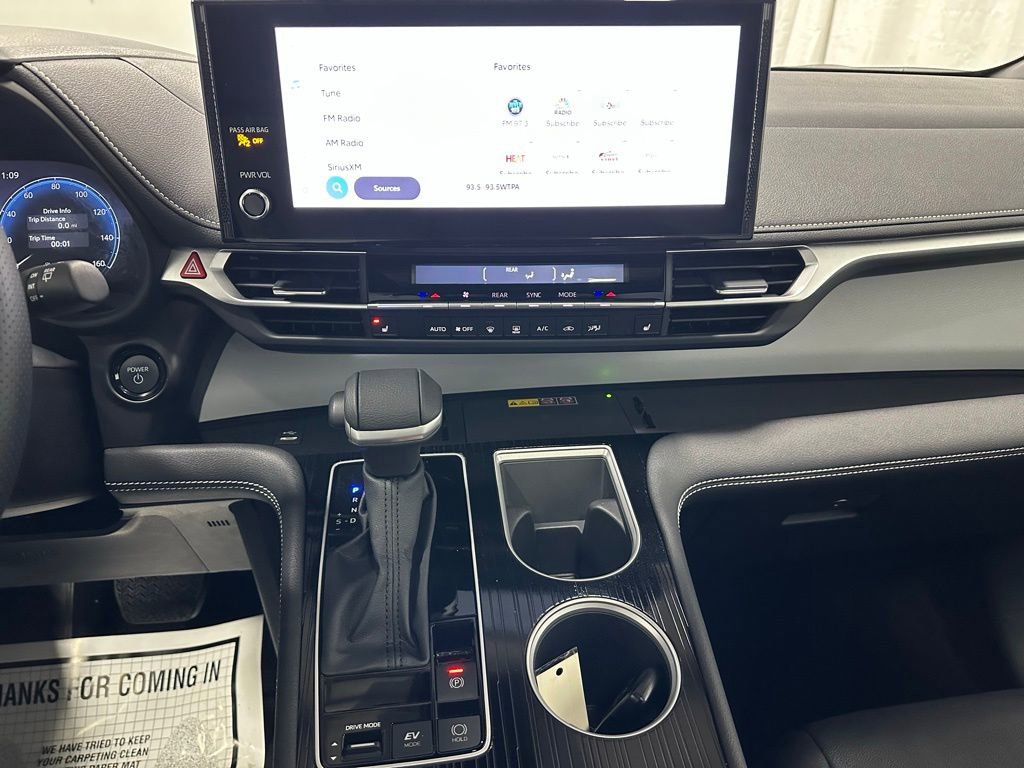 Used 2025 Toyota Sienna XSE image 25