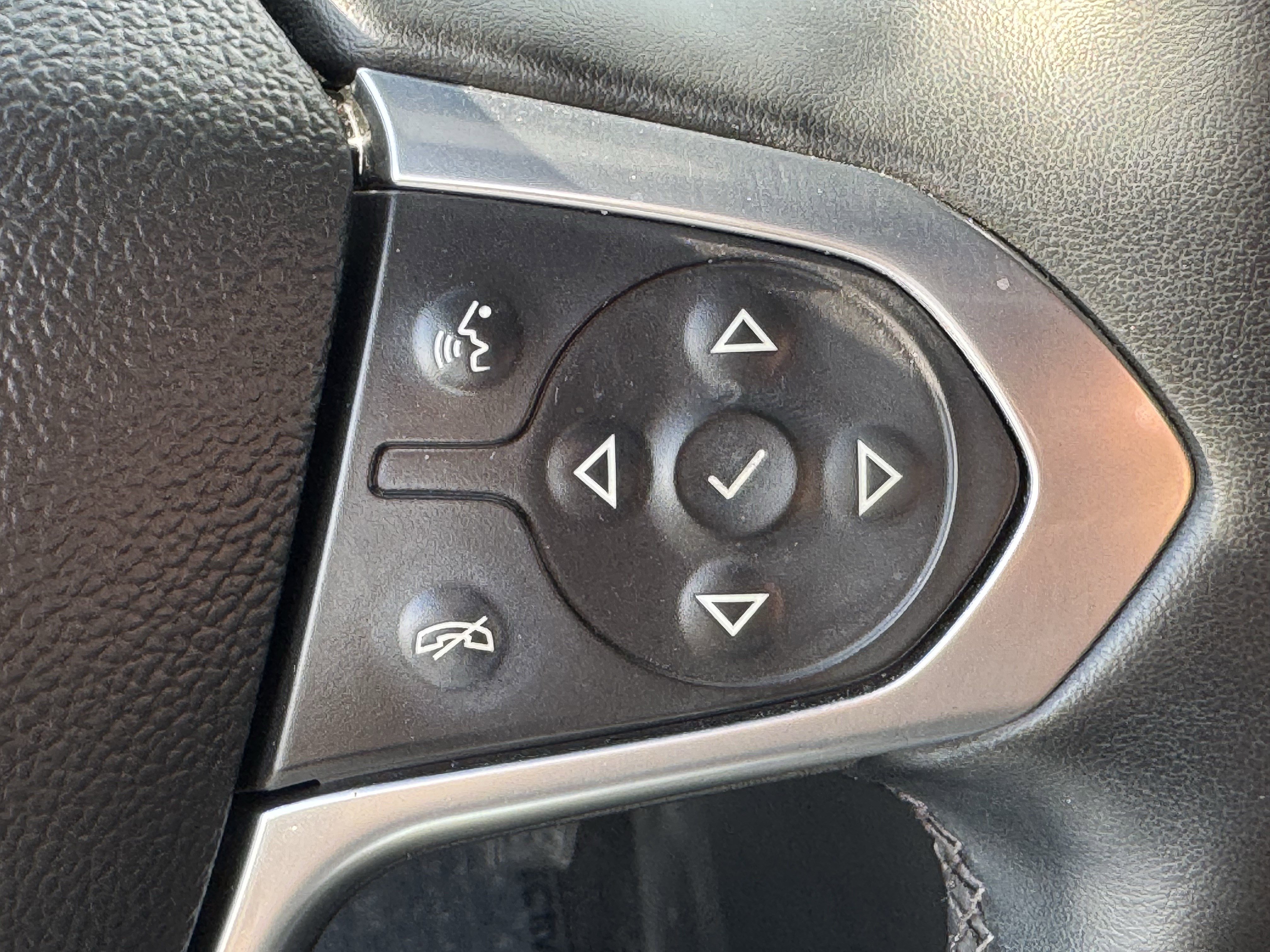 Used 2023 Chevrolet Traverse RS image 23