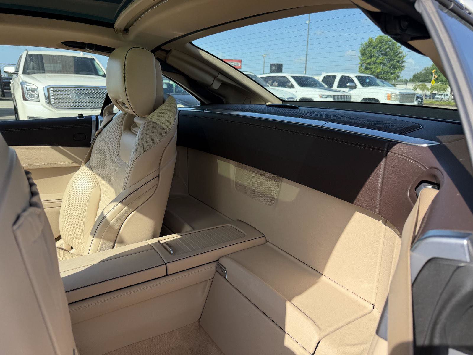 Used 2014 Mercedes-Benz SL 550 image 15