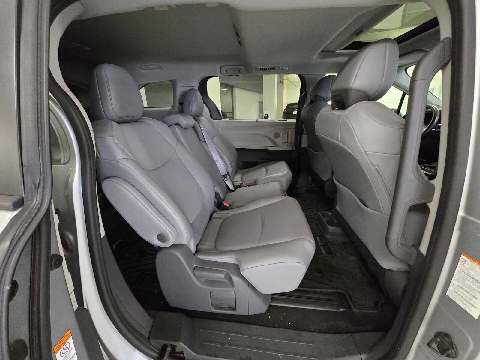 Used 2021 Toyota Sienna XLE w/ XLE Plus Package FWD image 12