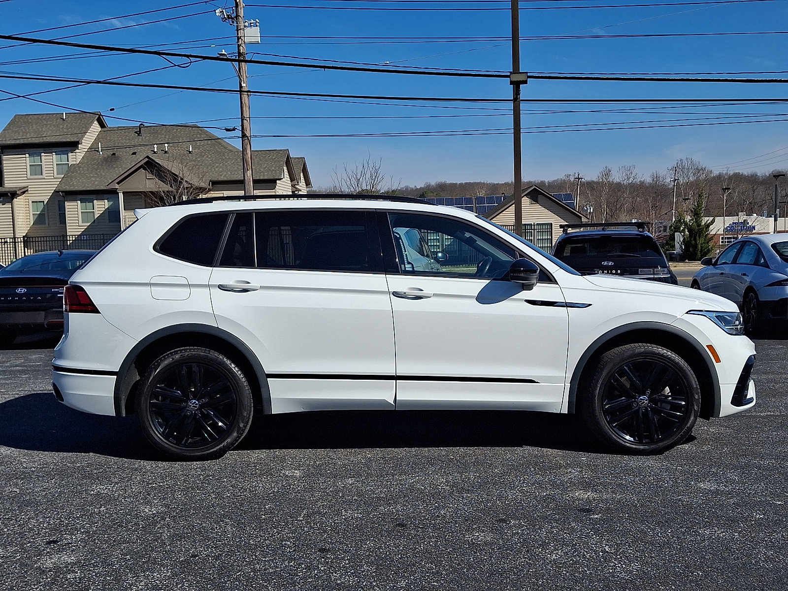 Used 2022 Volkswagen Tiguan SE R-Line image 7