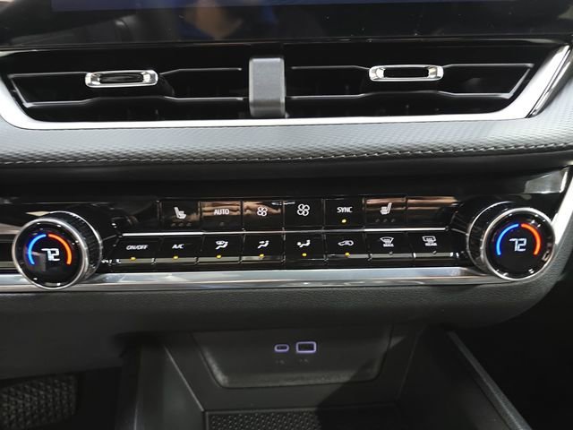 New 2026 Chevrolet Equinox LT w/ Convenience Package II AWD/4WD image 24