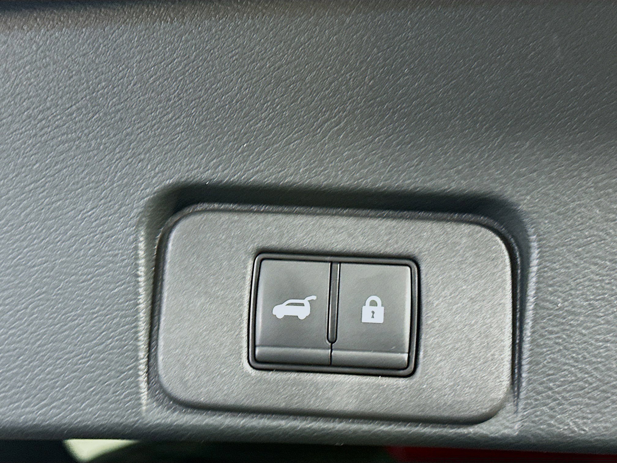 Used 2024 Nissan Rogue SV image 28