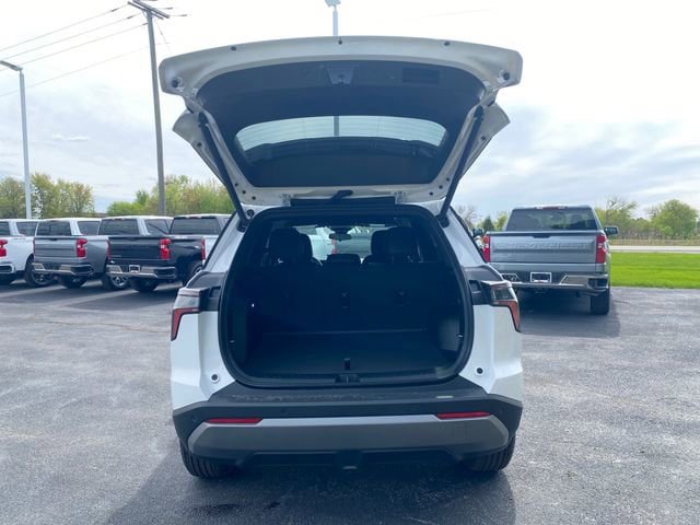 New 2026 Chevrolet Equinox LT w/ Convenience Package II AWD/4WD image 16