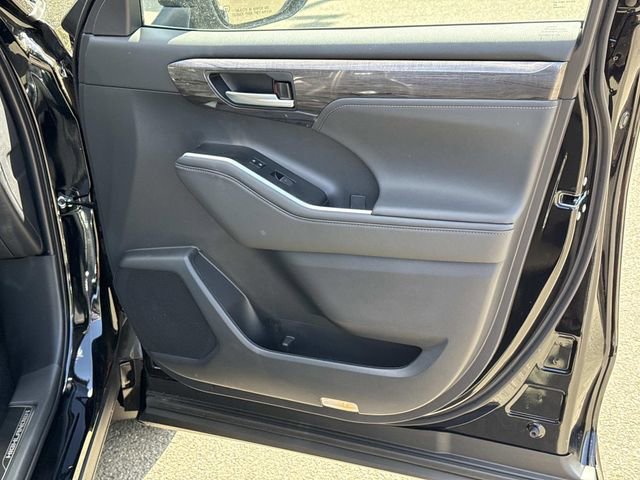 Used 2026 Toyota Highlander Platinum AWD/4WD image 8