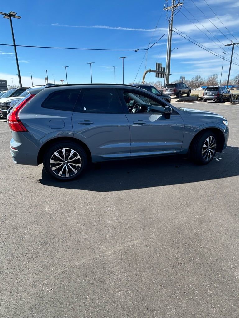 Used 2023 Volvo XC60 B5 Plus image 7