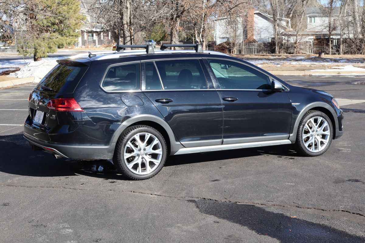 Used 2017 Volkswagen Golf Alltrack SEL image 4