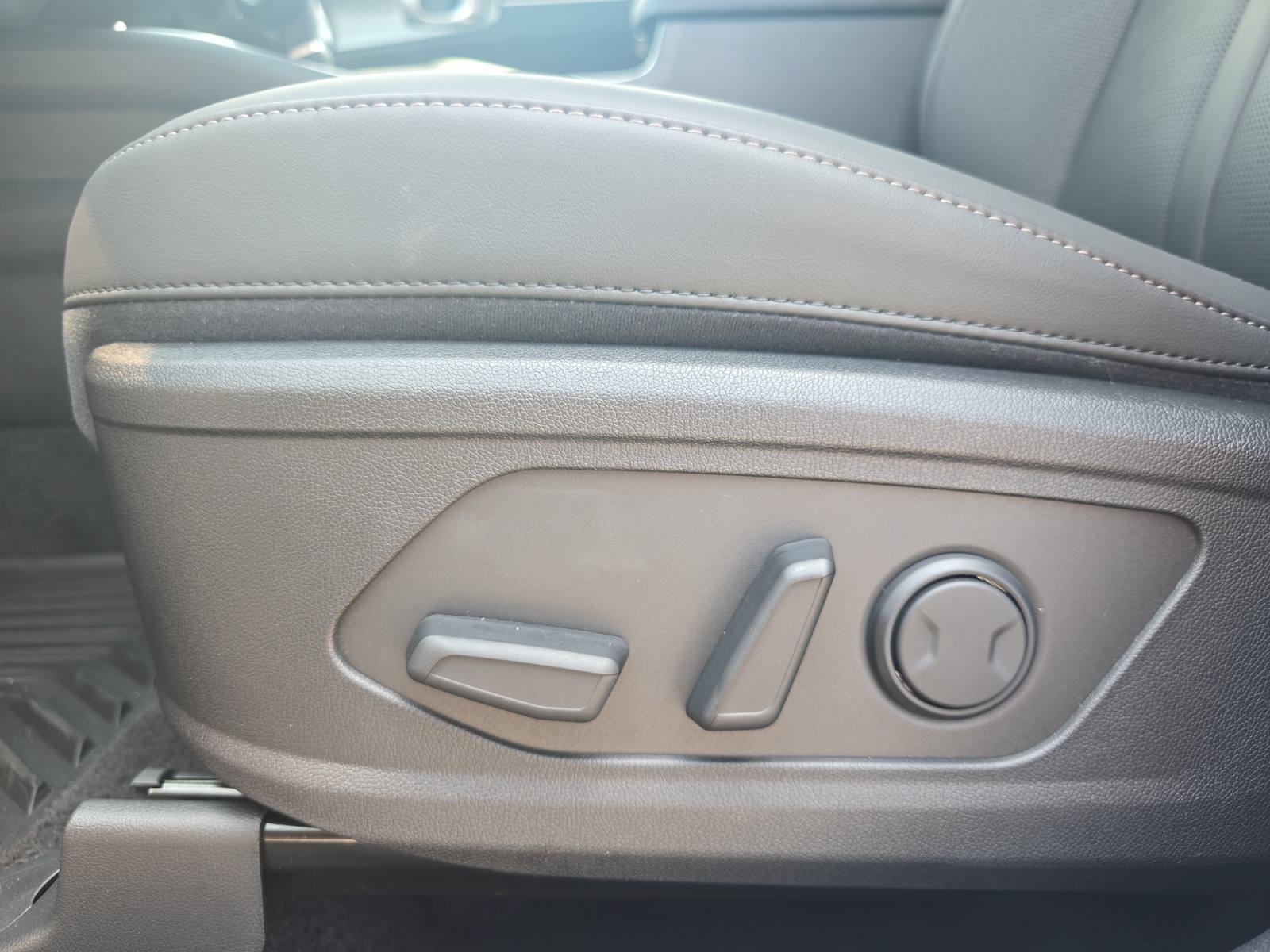 New 2026 Kia Sorento S w/ S Panoramic Sunroof Package FWD image 31