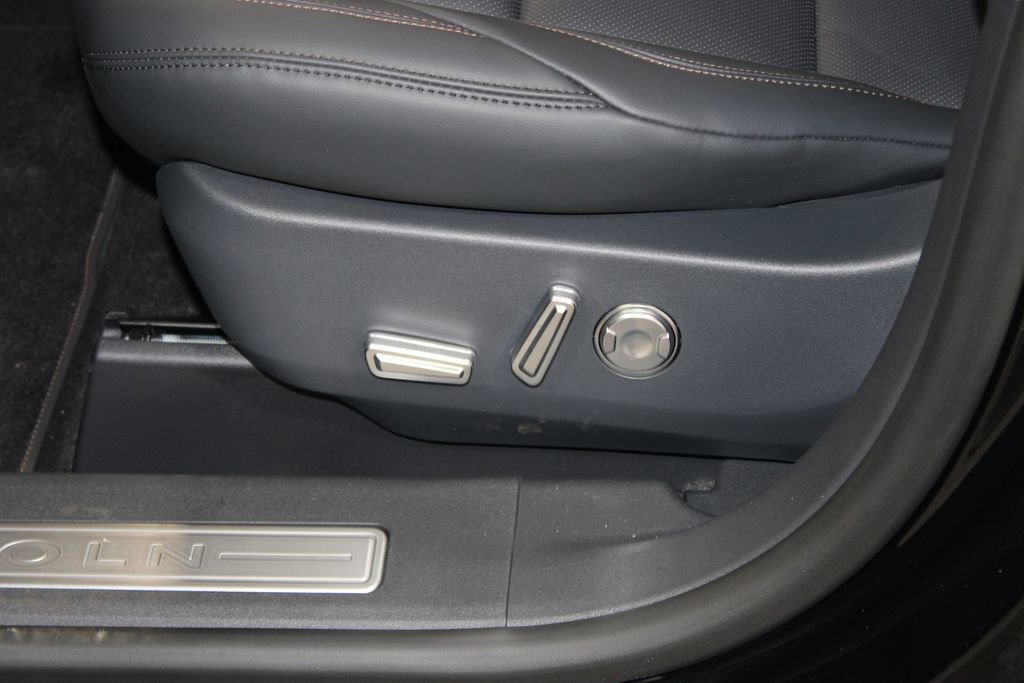 New 2026 Lincoln Nautilus Premier w/ Jet Appearance Package AWD/4WD image 21