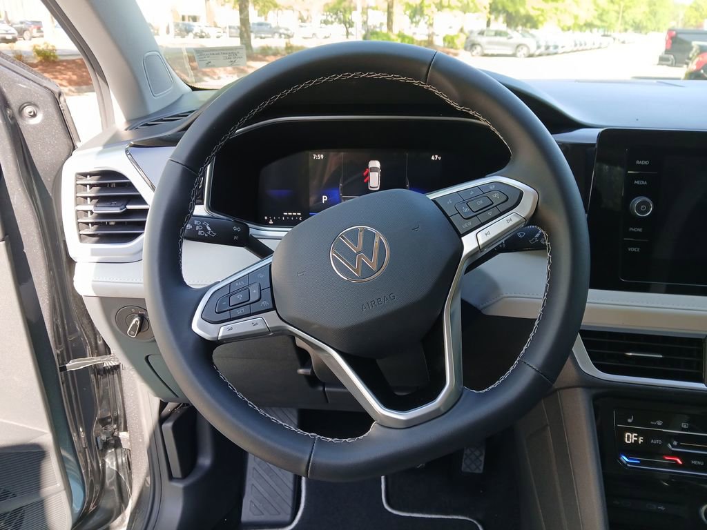New 2026 Volkswagen Taos SE image 14