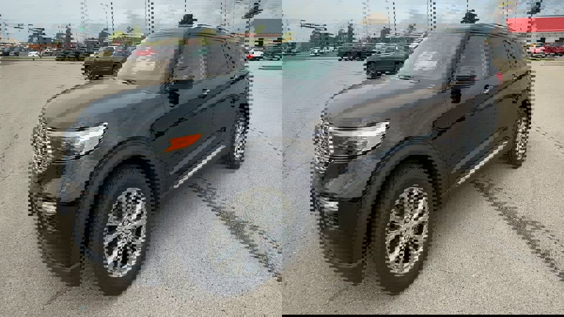 Used 2023 Ford Explorer Limited image 4