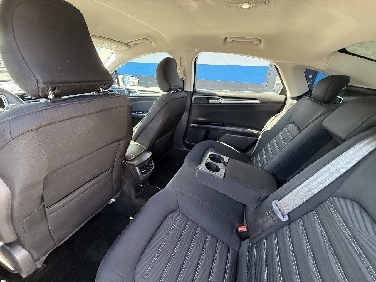 Used 2016 Ford Fusion SE FWD image 11