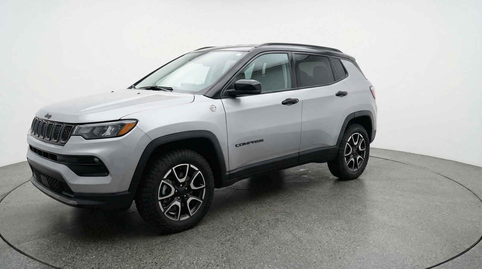 Used 2025 Jeep Compass Trailhawk image 3