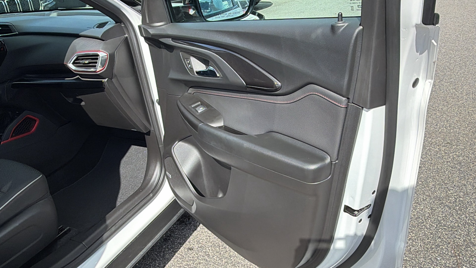 Used 2023 Chevrolet TrailBlazer RS w/ Sun and Liftgate Package FWD image 19