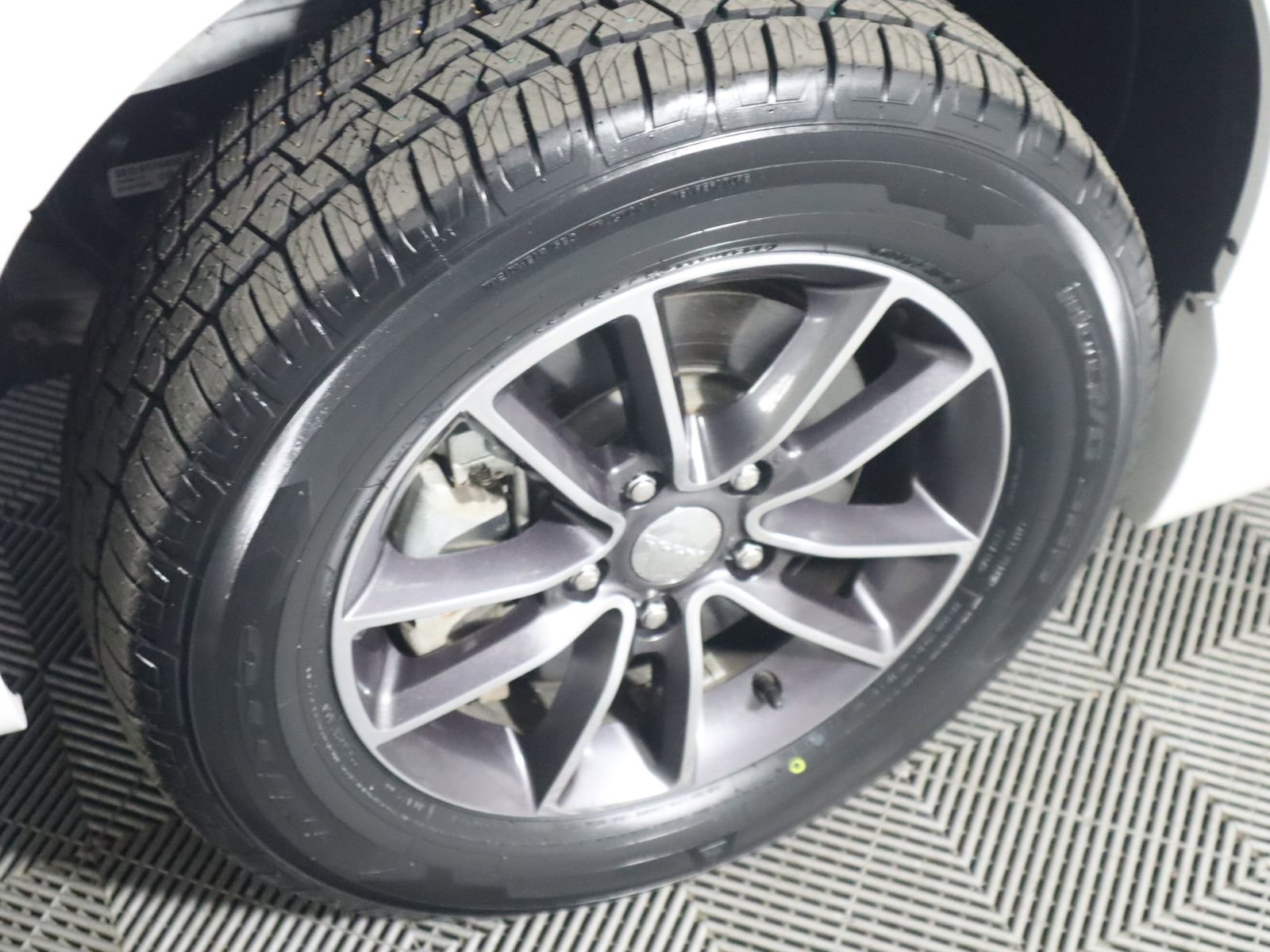 Used 2017 Dodge Grand Caravan SXT w/ Rear Park Assist Package image 30