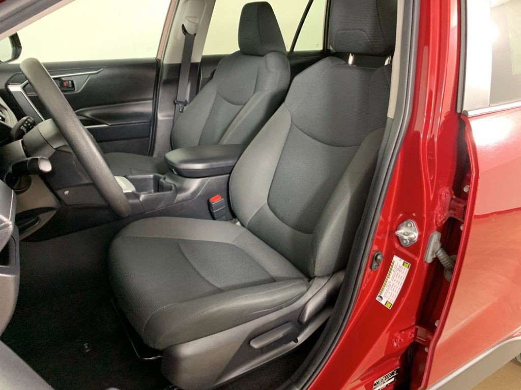 Used 2024 Toyota RAV4 LE AWD/4WD image 27