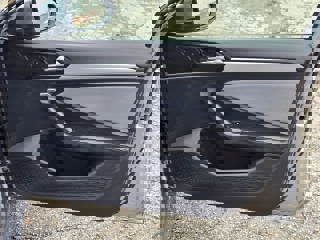 Used 2025 Volkswagen Jetta SE image 16