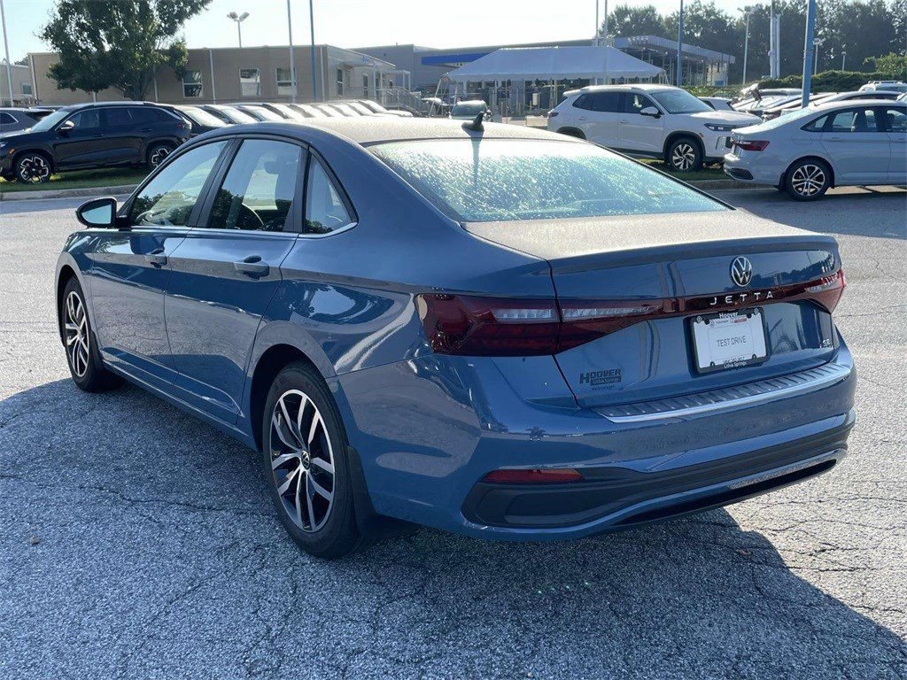 Used 2025 Volkswagen Jetta SE FWD image 7