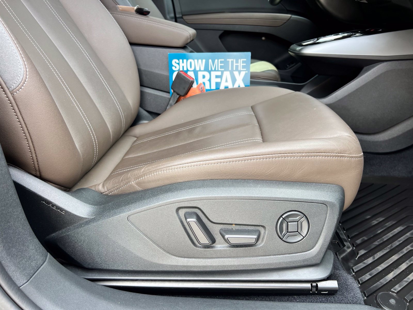 Used 2024 Audi Q4 e-tron Premium Plus RWD image 71