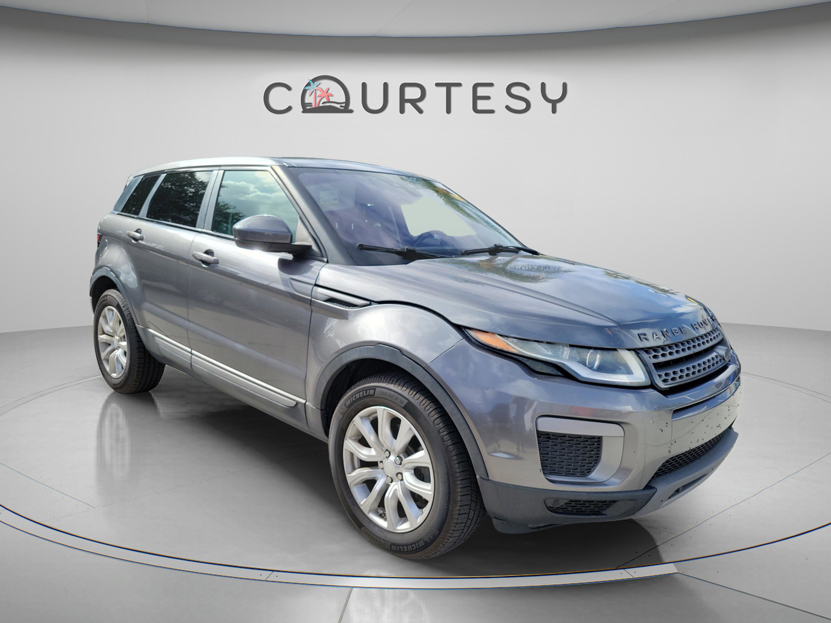 Used 2017 Land Rover Range Rover Evoque SE AWD/4WD image 4