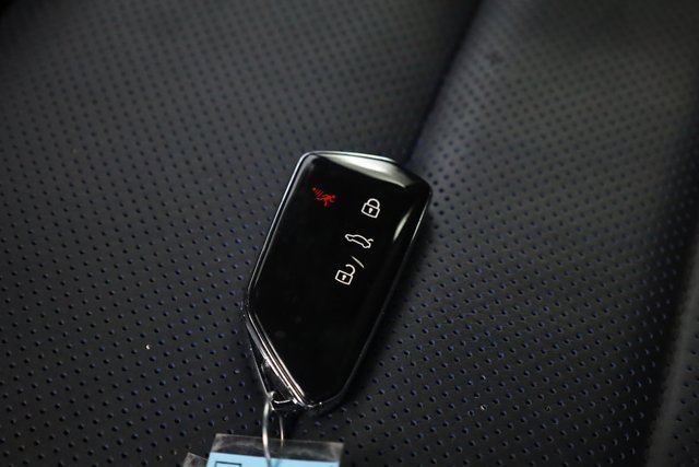 Used 2023 Volkswagen Golf 20th Anniversary Edition image 24