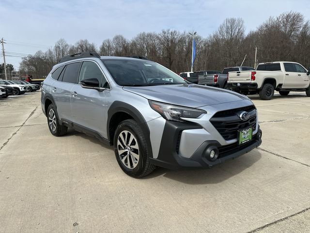 Used 2025 Subaru Outback Premium image 11