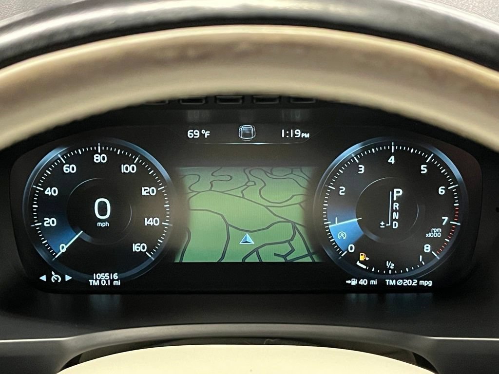 Used 2016 Volvo XC90 T6 Momentum w/ Momentum Plus Package AWD/4WD image 22