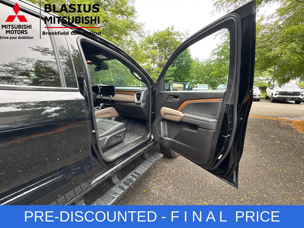 Used 2024 GMC Canyon Denali w/ LPO, Denali Black Edition AWD/4WD image 33