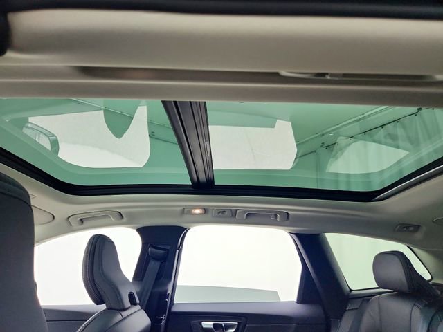 New 2026 Volvo XC60 B5 Ultra w/ Climate Package image 18