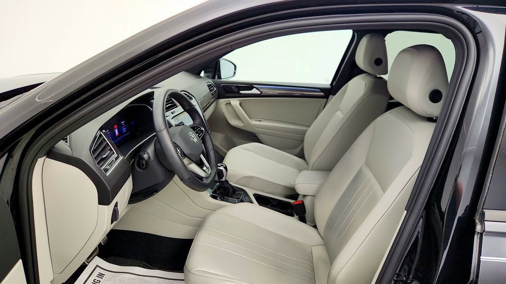 Used 2024 Volkswagen Tiguan SE R-Line AWD/4WD image 20