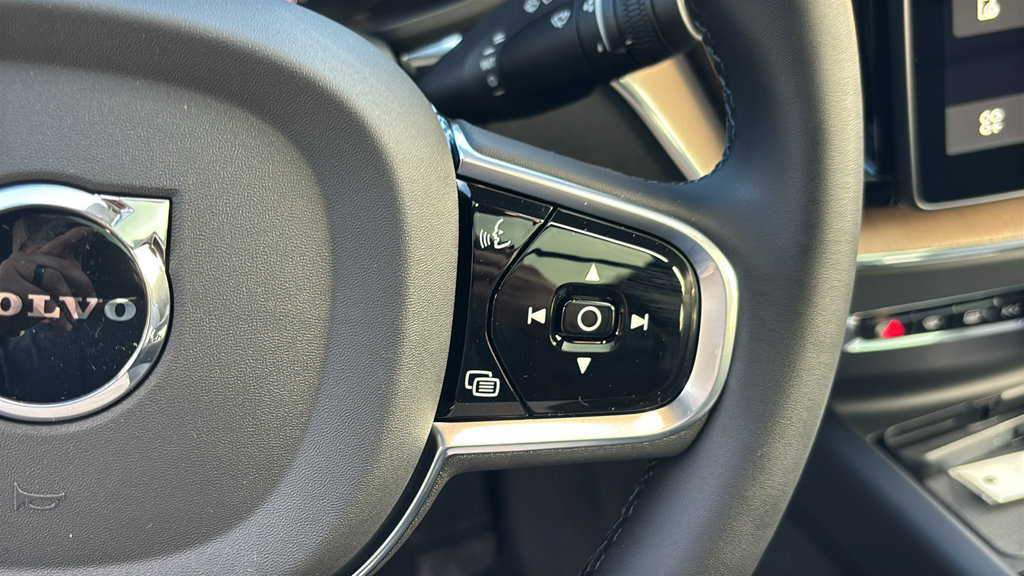 New 2027 Volvo XC60 B5 Plus AWD/4WD image 18